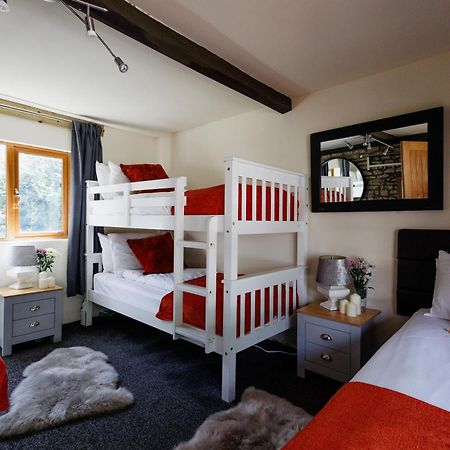 The West Barn Near Bath, Sleeps 24 And 2 Hot Tubs Villa Bristol Dış mekan fotoğraf