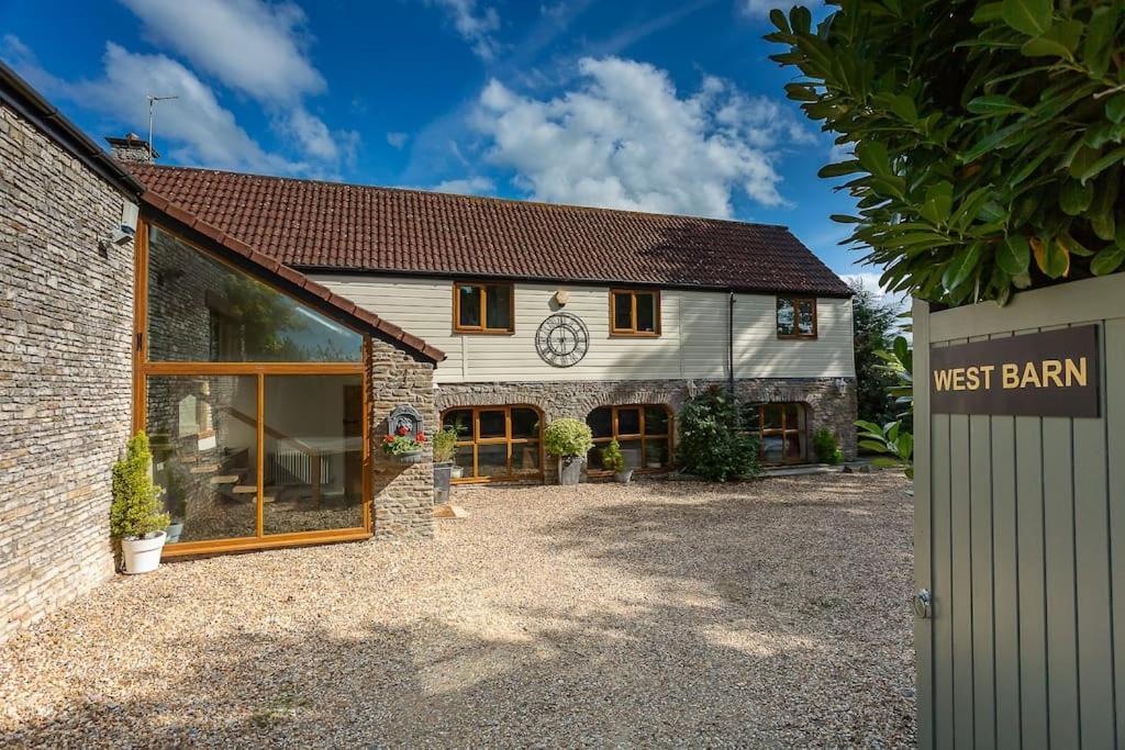 The West Barn Near Bath, Sleeps 24 And 2 Hot Tubs Villa Bristol Dış mekan fotoğraf