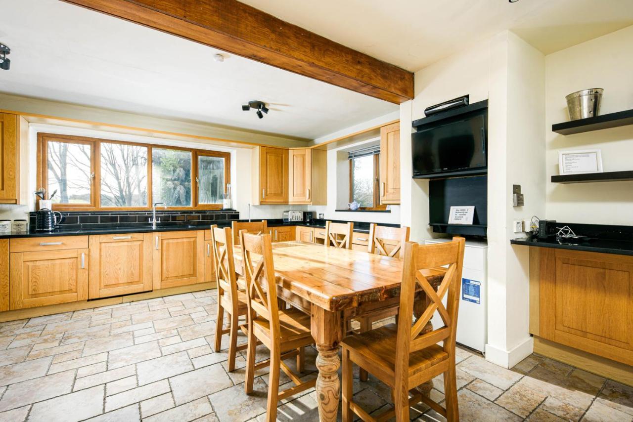 The West Barn Near Bath, Sleeps 24 And 2 Hot Tubs Villa Bristol Dış mekan fotoğraf