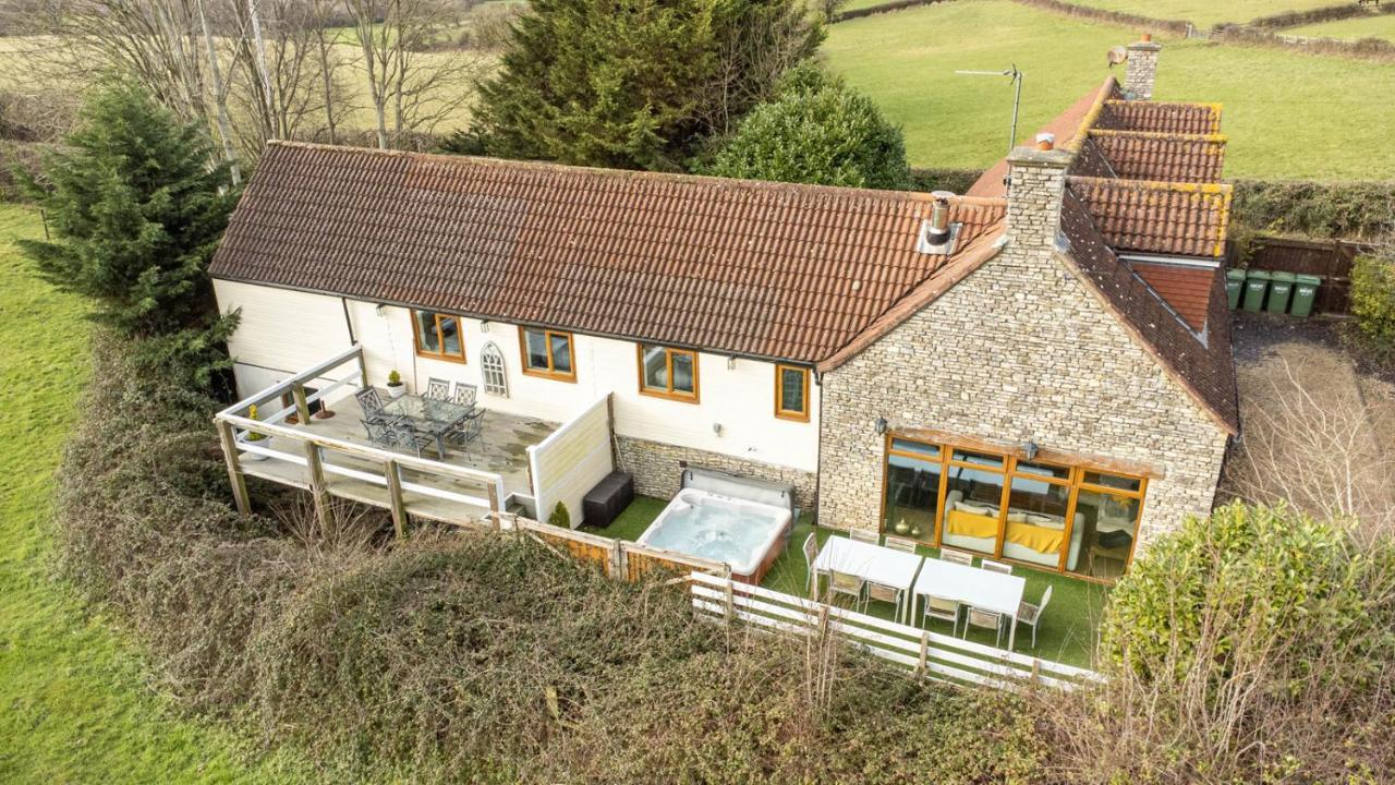The West Barn Near Bath, Sleeps 24 And 2 Hot Tubs Villa Bristol Dış mekan fotoğraf
