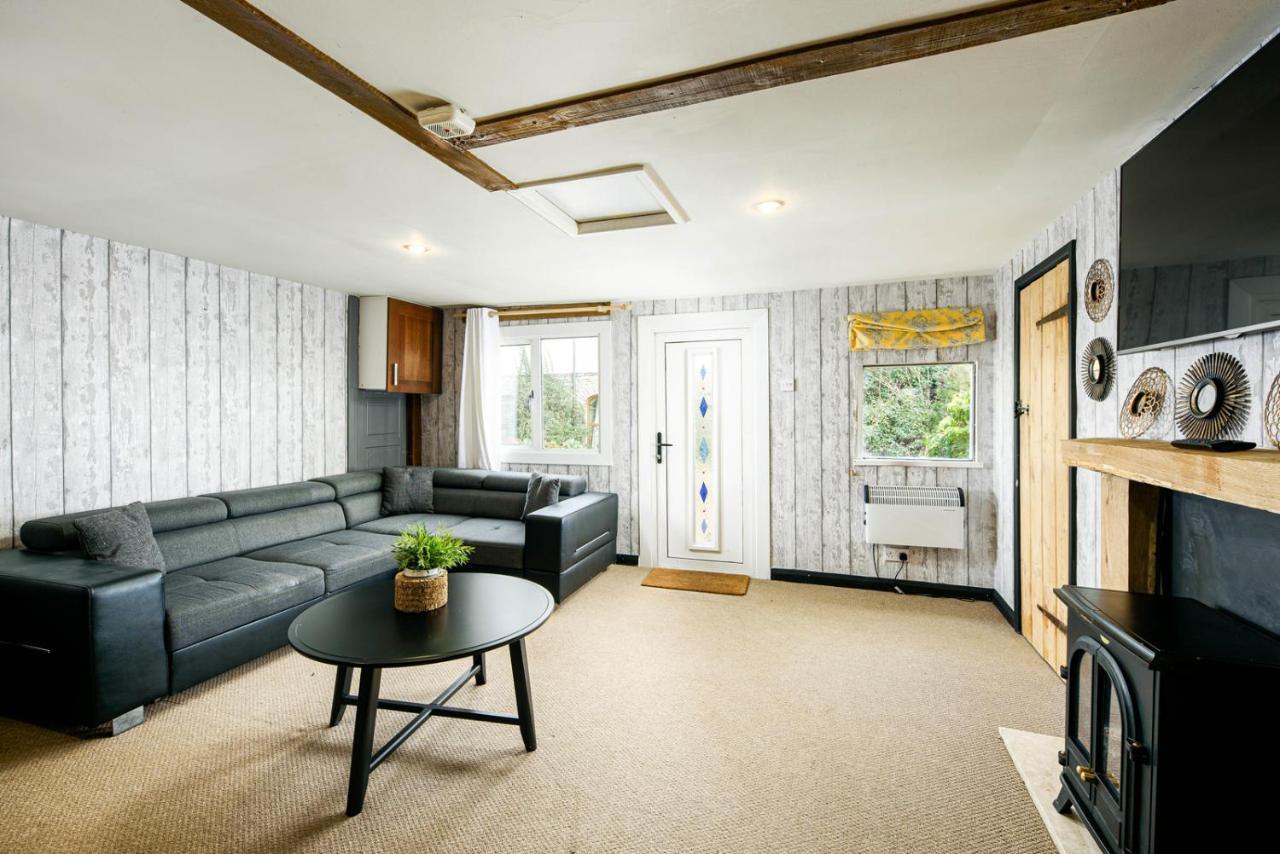 The West Barn Near Bath, Sleeps 24 And 2 Hot Tubs Villa Bristol Dış mekan fotoğraf