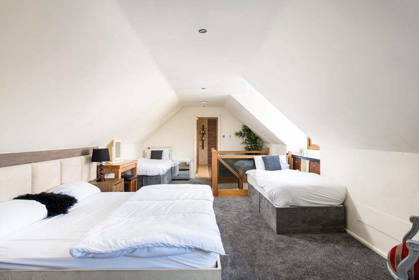 The West Barn Near Bath, Sleeps 24 And 2 Hot Tubs Villa Bristol Dış mekan fotoğraf