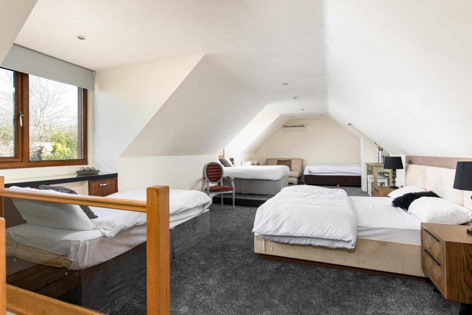 The West Barn Near Bath, Sleeps 24 And 2 Hot Tubs Villa Bristol Dış mekan fotoğraf