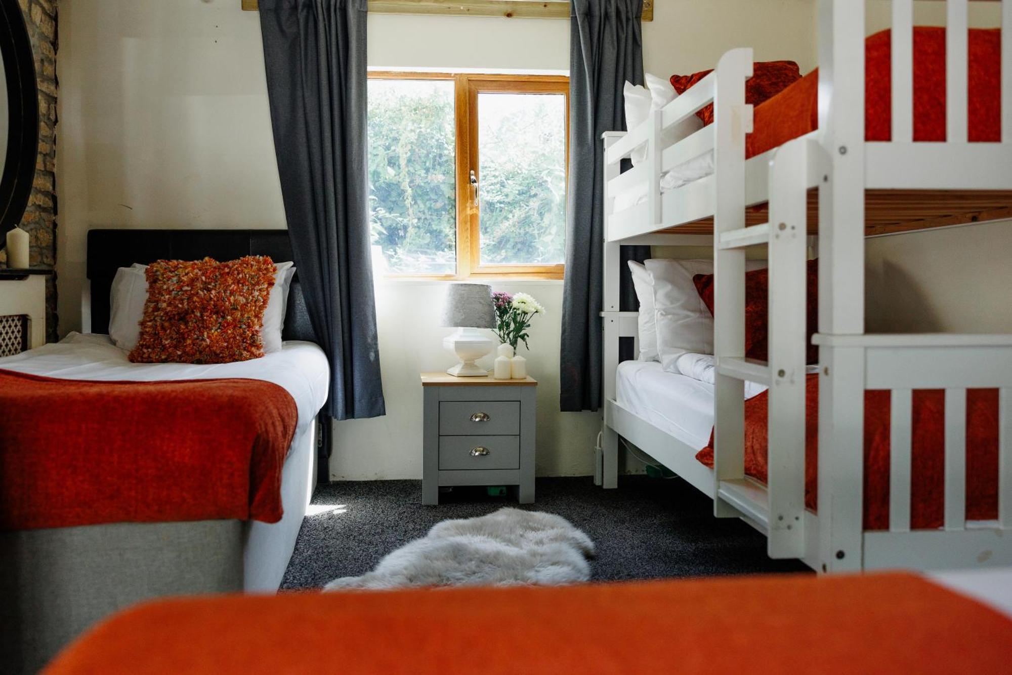 The West Barn Near Bath, Sleeps 24 And 2 Hot Tubs Villa Bristol Dış mekan fotoğraf