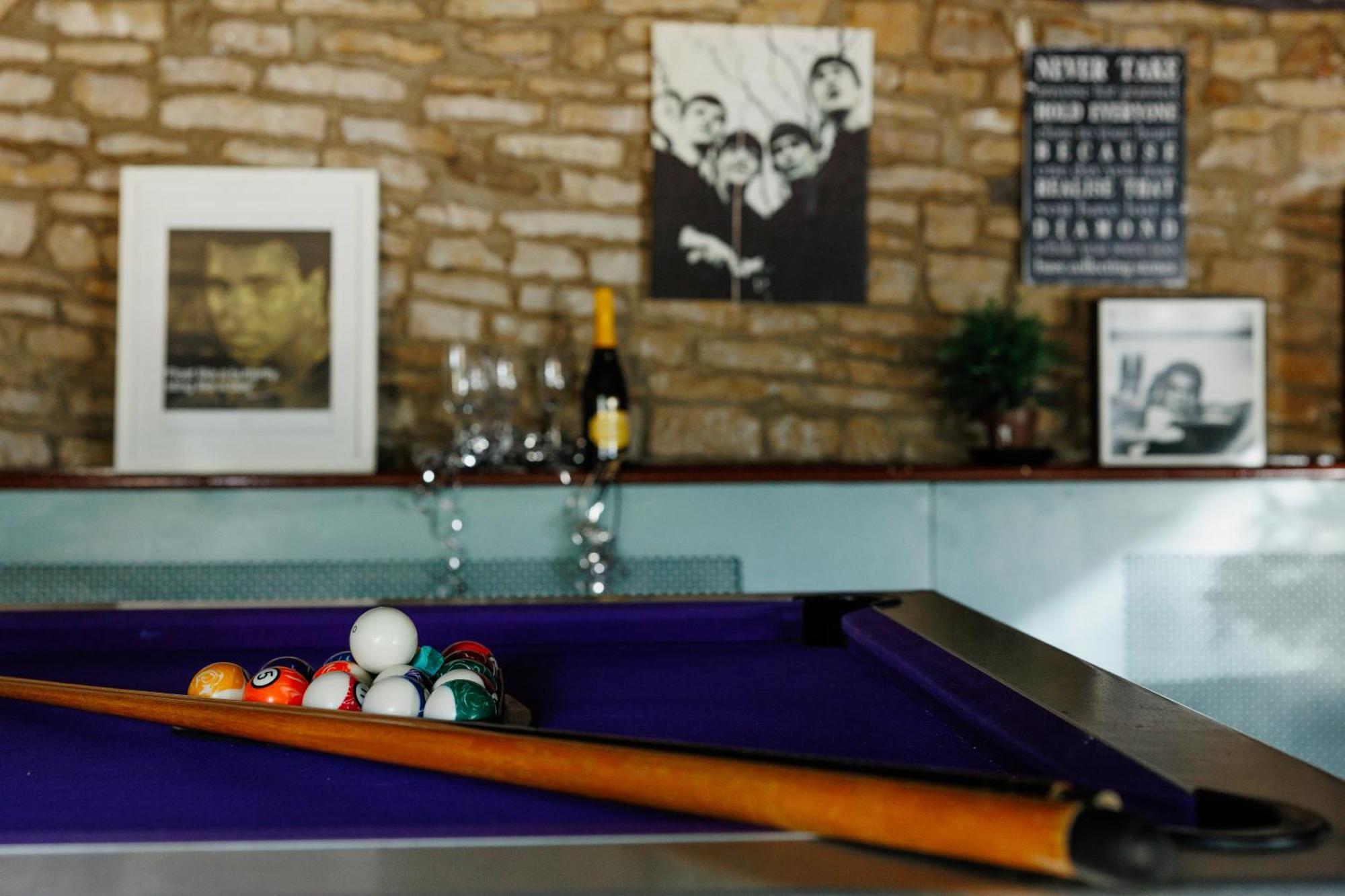 The West Barn Near Bath, Sleeps 24 And 2 Hot Tubs Villa Bristol Dış mekan fotoğraf