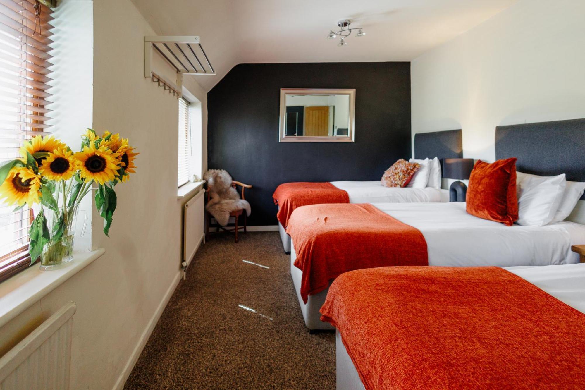 The West Barn Near Bath, Sleeps 24 And 2 Hot Tubs Villa Bristol Dış mekan fotoğraf