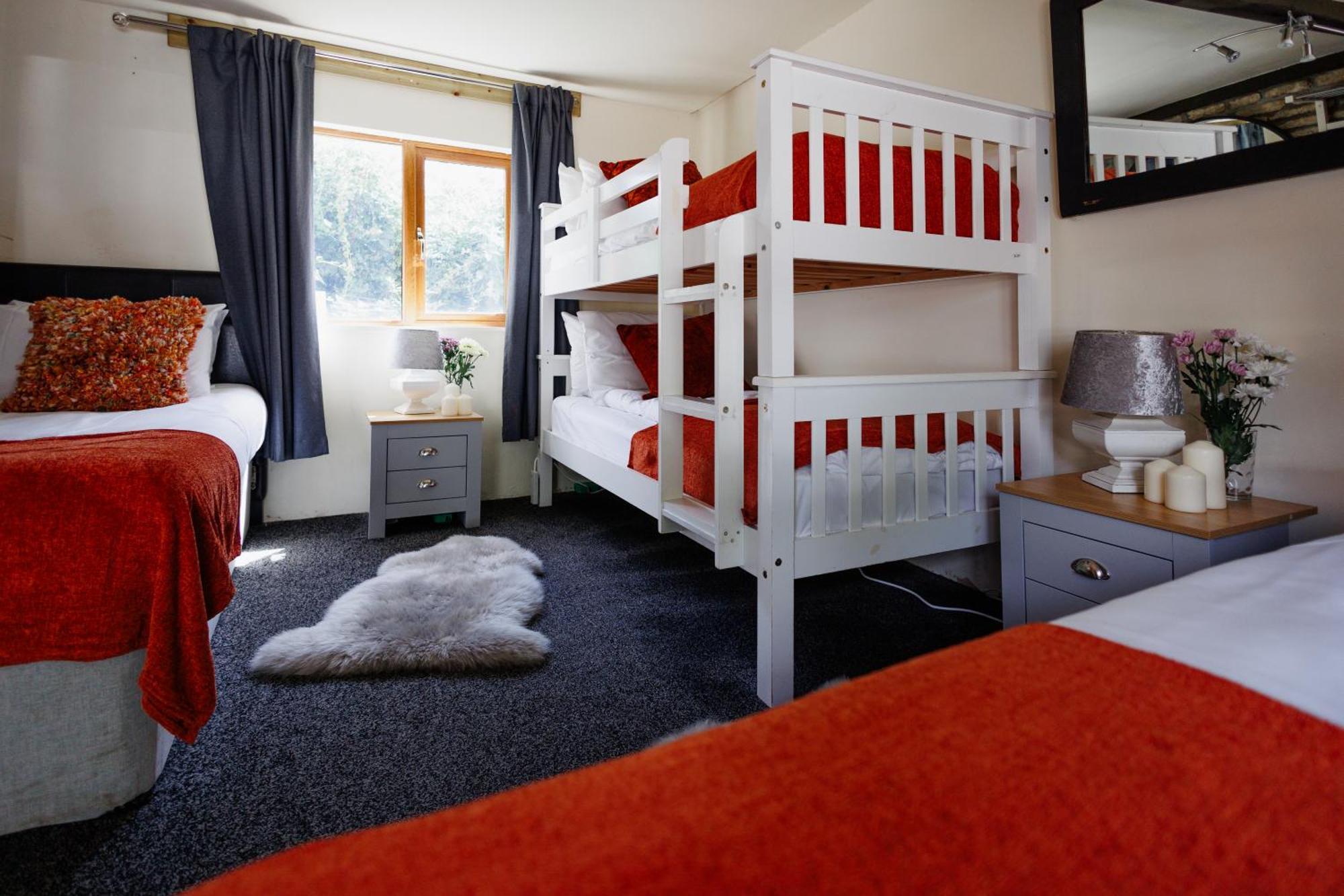 The West Barn Near Bath, Sleeps 24 And 2 Hot Tubs Villa Bristol Dış mekan fotoğraf