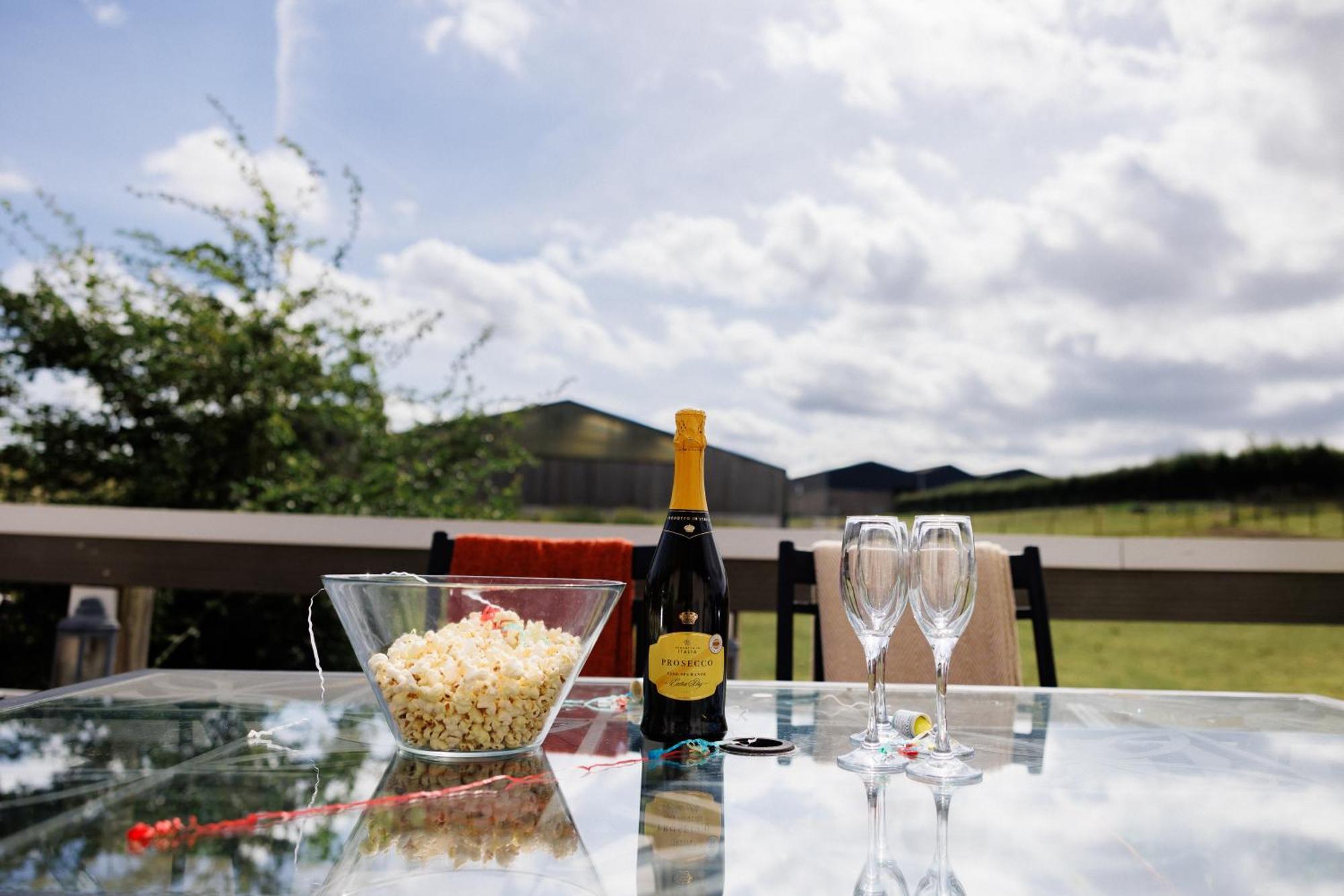 The West Barn Near Bath, Sleeps 24 And 2 Hot Tubs Villa Bristol Dış mekan fotoğraf