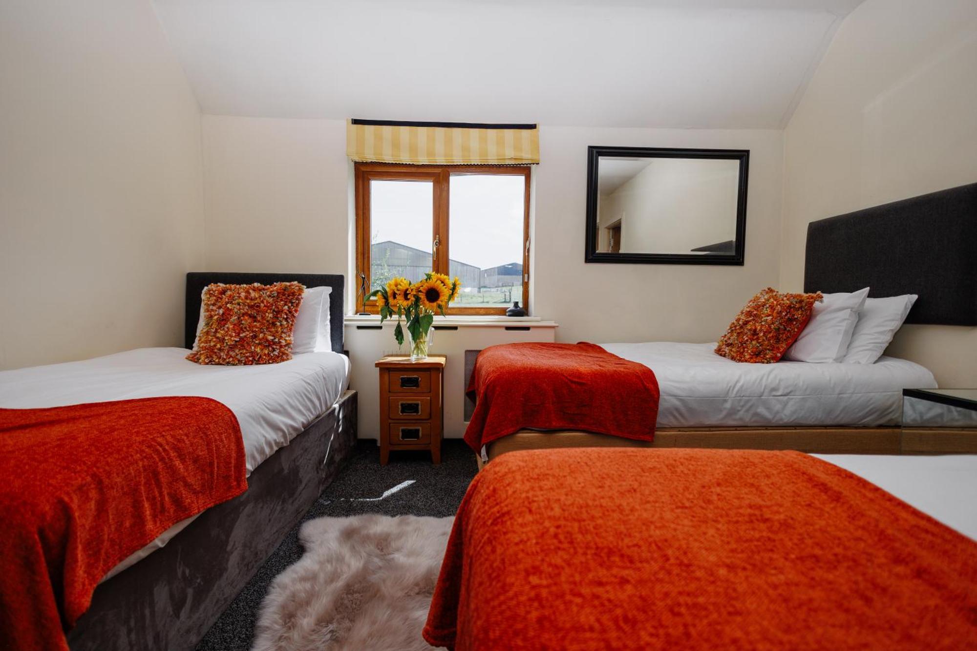 The West Barn Near Bath, Sleeps 24 And 2 Hot Tubs Villa Bristol Dış mekan fotoğraf