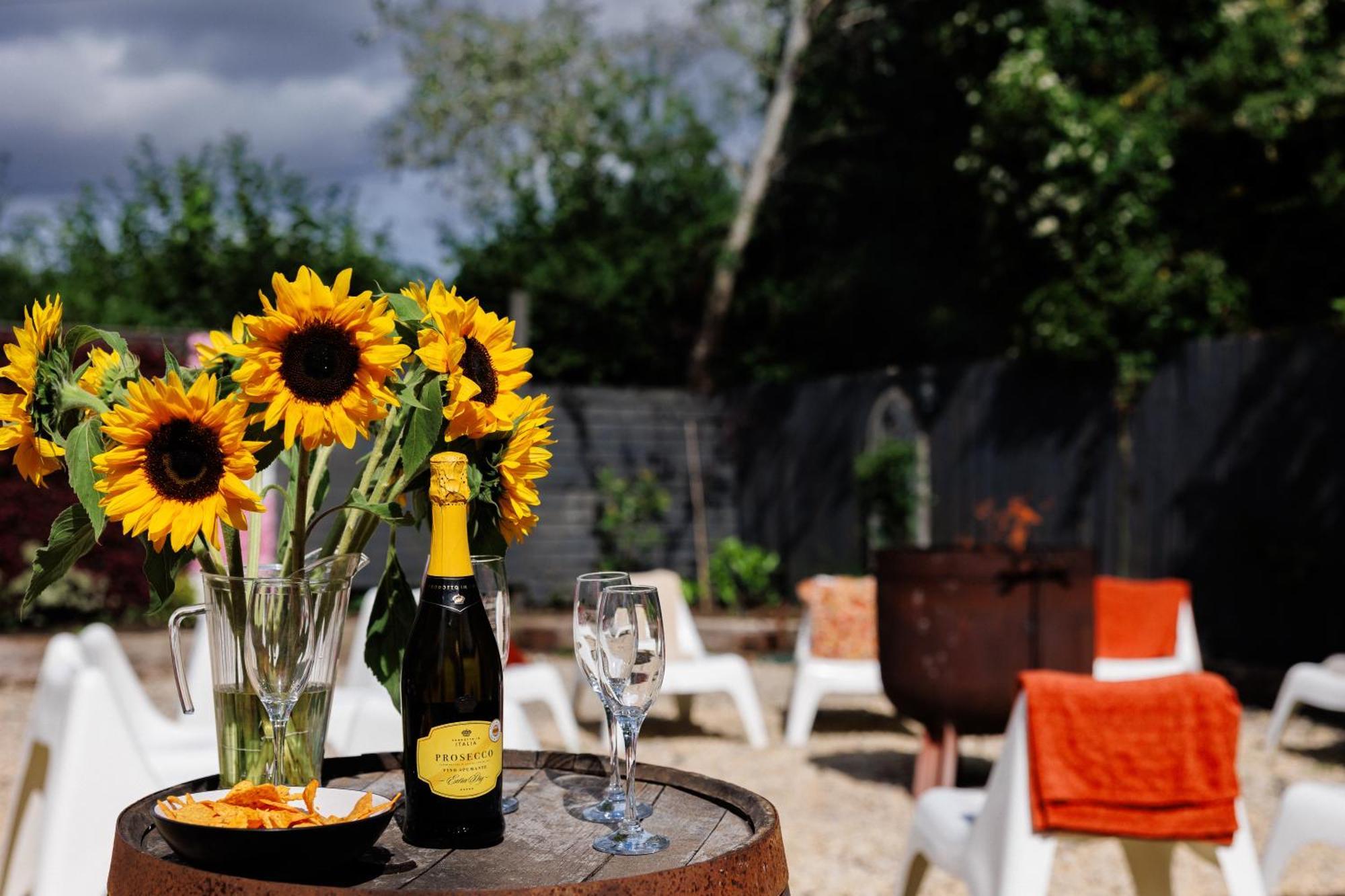 The West Barn Near Bath, Sleeps 24 And 2 Hot Tubs Villa Bristol Dış mekan fotoğraf
