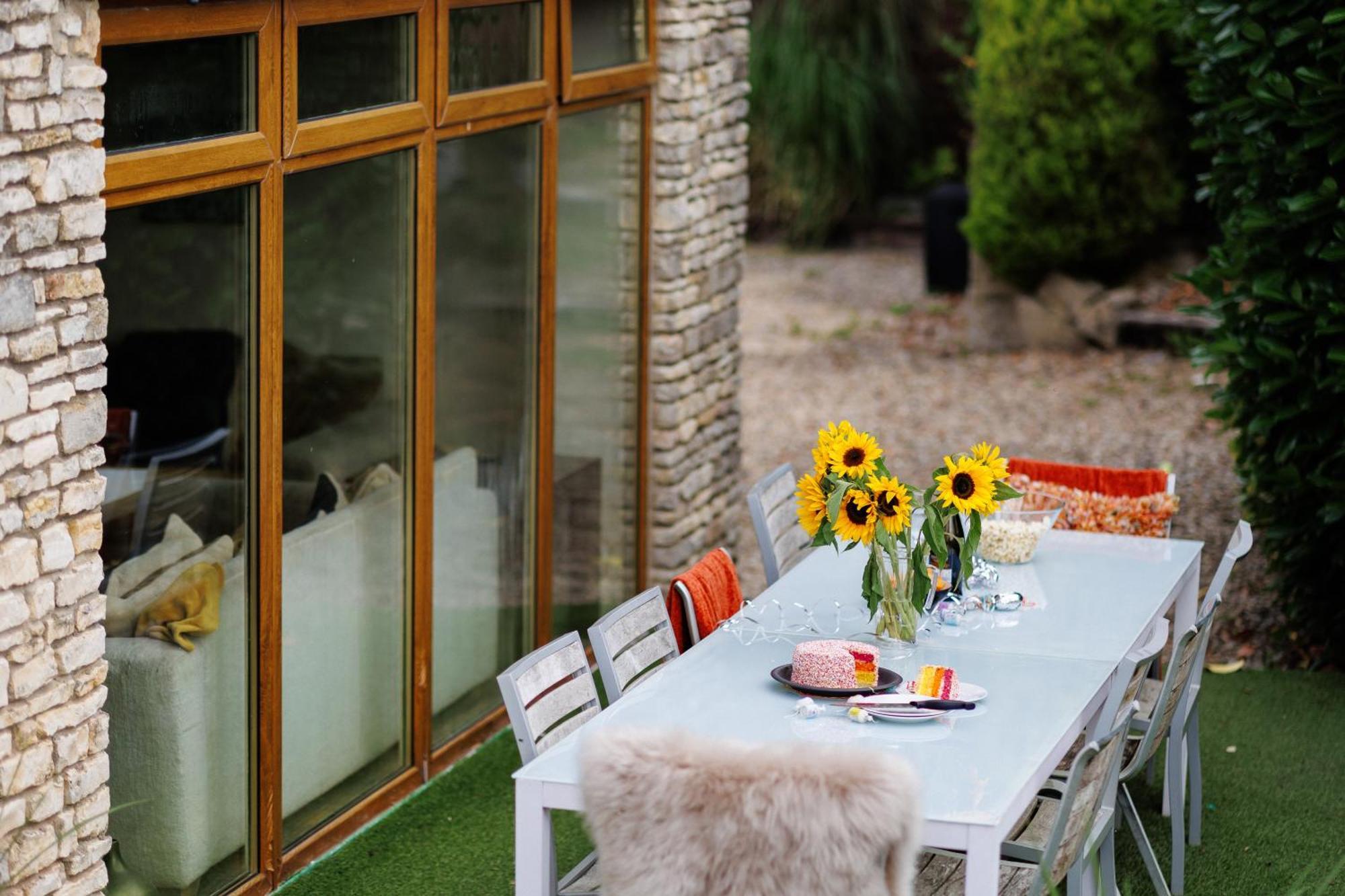 The West Barn Near Bath, Sleeps 24 And 2 Hot Tubs Villa Bristol Dış mekan fotoğraf
